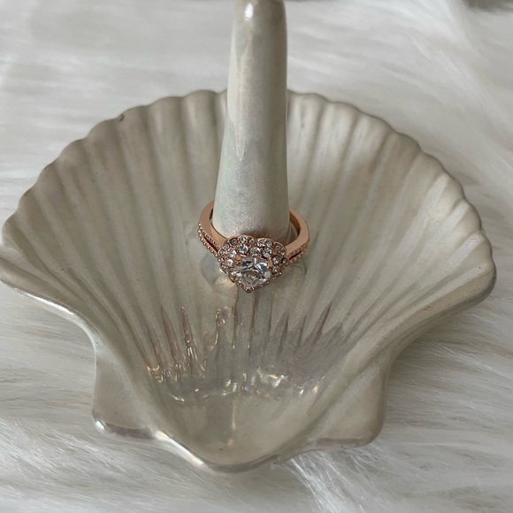Heart CZ ring, Rose Gold finish, double band, size 9. Very pretty and sparkly. - Picture 4 of 5